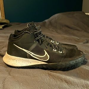 Kyrie Irving CT1972 Men’s Nike Sneakers